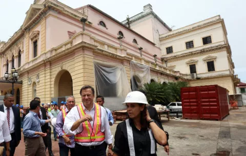 Juan Carlos Varela prepara 'Rumba de fin de Gobierno' en el Teatro Nacional