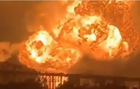 Estalla incendio de grandes magnitudes en refinería de Filadelfia