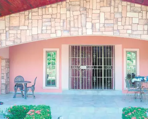 Una fachada fresca y natural 