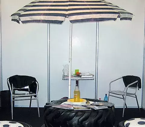 Utilice materiales reciclables  para decorar interiores y exteriores 