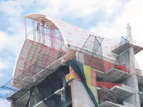 Protección y aislamiento    contra el ruido y el calor  