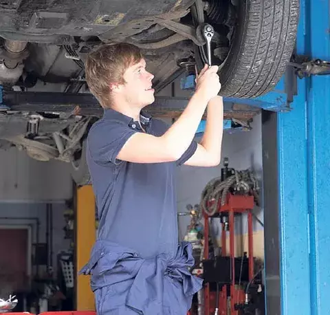 Un mantenimiento regular,  la  forma  más sencilla y económica  de cuidar las  llantas de su auto. 
