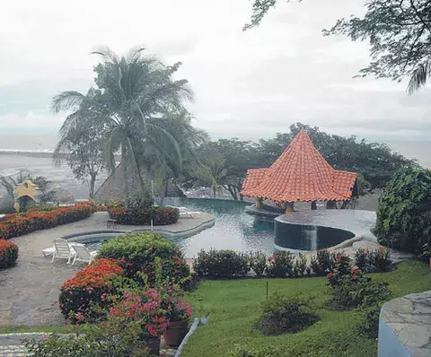 El Quetzal: resort, arena y algo más 
