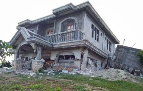 Ocho muertos y unos 60 heridos tras varios terremotos en el norte Filipinas