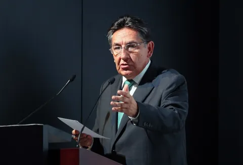 Fiscal y vicefiscal general de Colombia renuncian por la  no extradición de ex jefe de las Farc
