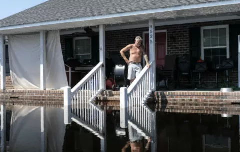 Siguen en aumento los niveles de los ríos después de que Florence azotara las Carolinas