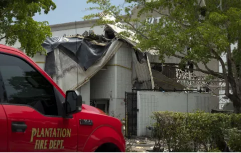 Dos personas aún hospitalizadas por la explosión en centro comercial de Florida