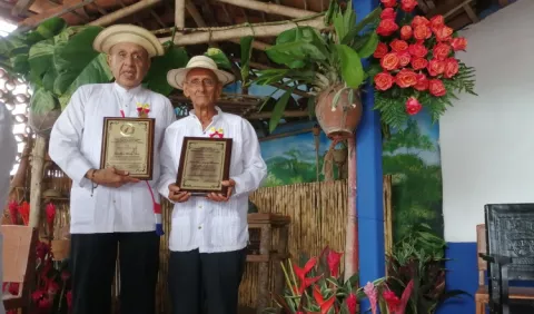 Homenaje a dos folkloristas de la región de Azuero