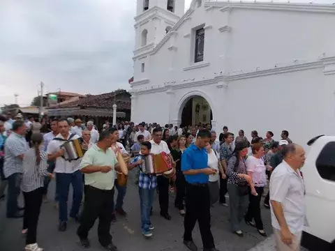 Despiden a folclorista santeña al son del acordeón y el tamborito