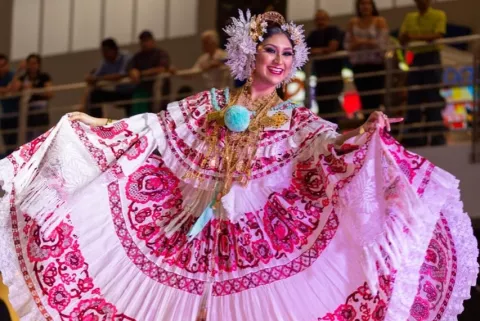 Sigue la fiesta del folklore este viernes 30 de agosto