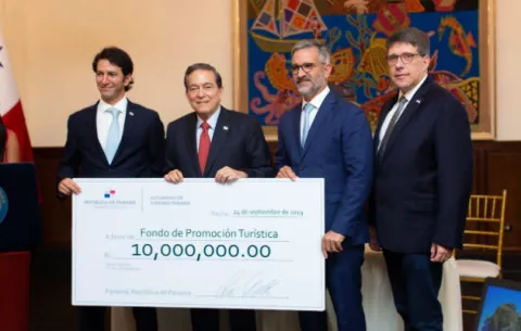 Gobierno entrega 10 millones de dólares al Fondo de Promoción Turística