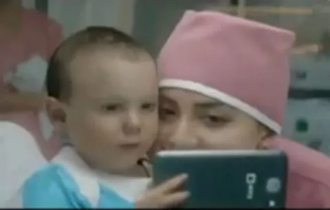¡VIDEO! Los bebés del 2040, "nacidos para Internet"