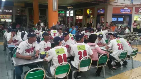 Metrillos son homenajeados por la Alcaldía de Panamá