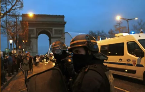 Francia refuerza seguridad en Nochevieja por amenaza terrorista 