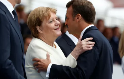 El presidente de Francia, Emmanuel Macron, encabezó el domingo la celebración anual del Día de la Bastilla