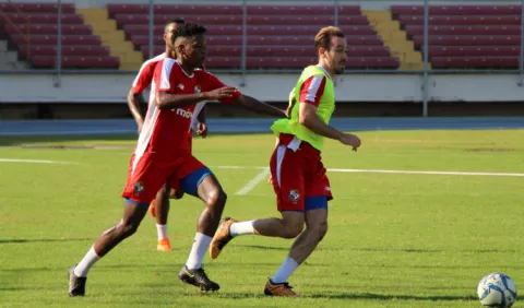 Francisco Narbón entra en la convocatoria para enfrentar a México