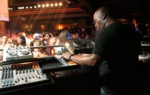 Fallece DJ Frankie Knuckles, "padre" de la música House