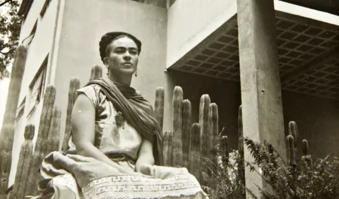 Subastan imágenes inéditas de Frida