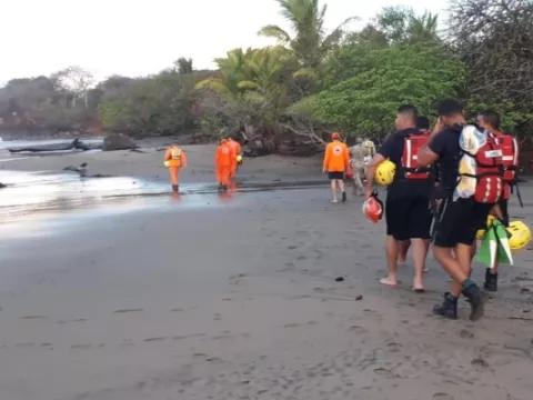 Buscan a joven desaparecido en playa La Garita de Pedasí