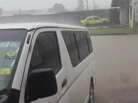 Fuertes inundaciones en Colón por mal tiempo