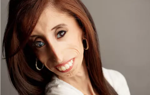 Al cine lucha de Lizzie Velásquez contra bullying 