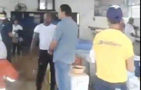 Abuchean a diputado panameñista Gabriel Panky Soto 