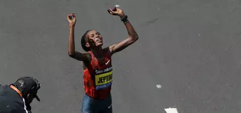  Boston vuelve a correr su maratón un año después de los atentados