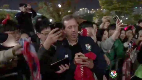 Gary Stempel enloquece a la afición de Corea del Sur