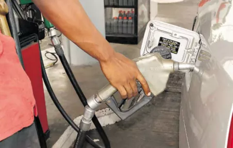 Consumidores sufrirán nueva alza en  gasolina y diésel