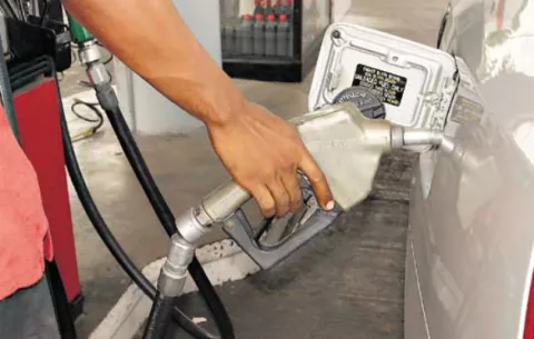 Bajará costo de la gasolina y diésel a partir de este  viernes