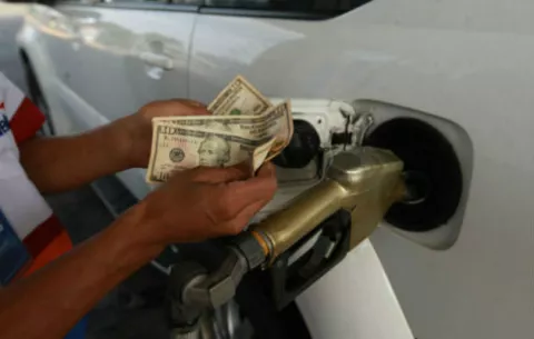 Ajuste su bolsillo; gasolina de 95 y 91 octanos subirán 10 y 8 centavos