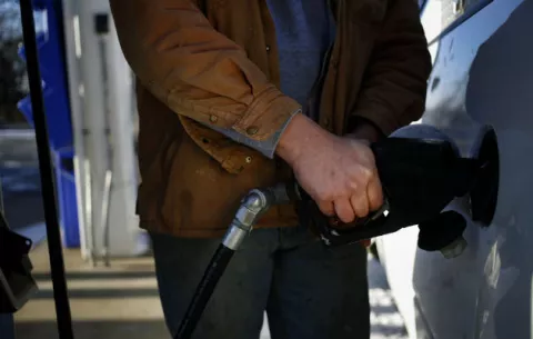 Duro golpe al bolsillo de los panameños: Precio de la gasolina sube a partir de este viernes 