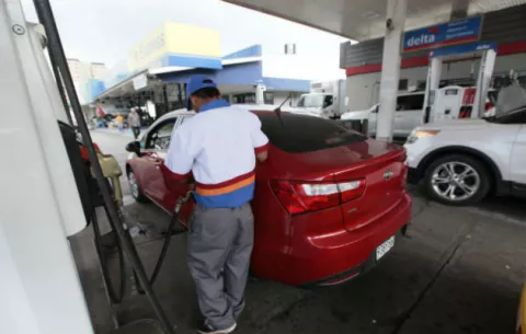 Precios de gasolina de 95 octanos y diésel disminuirán 