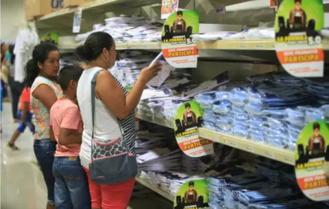 Padres de familia a guardar factura de gastos escolares