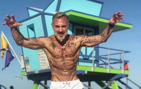 Gianluca Vacchi baila al ritmo de 'Ni Gucci Ni Prada' y lanza reto