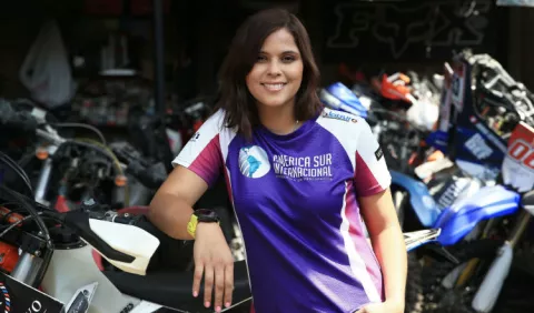 Gianna Velarde venció al cáncer y ahora correrá en moto el Dakar 