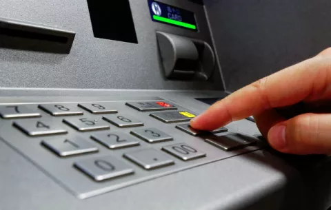 Clientes de Global Bank no podrán utilizar cajeros automáticos o realizar compras en comercios este fin de semana