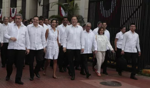 Gobierno panameñista intenta reestructurarse en medio de renuncias