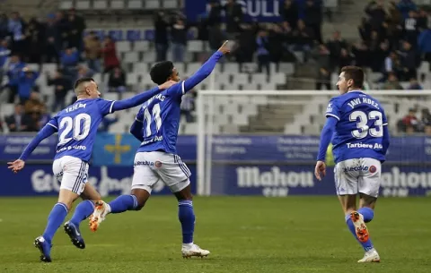 Edgar Yoel Bárcenas anota un golazo y le da triunfo al Oviedo