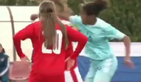 Jugadoras sub17 se agarran a puñete en pleno partido