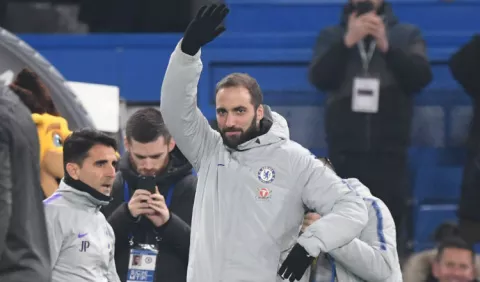 Político llama "mercenario" a Higuaín por marcharse al Chelsea