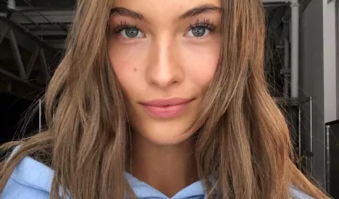 Grace Elizabeth se compromete y no cabe en sí de la alegría