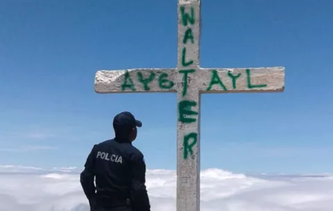 Cierra periodo de descargos para jóvenes que hicieron grafitis en cruz de volcán Barú