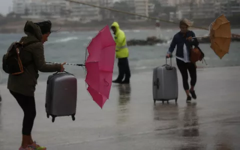 El ciclón Zorbas causa inundaciones y llega a la región capitalina de Ática