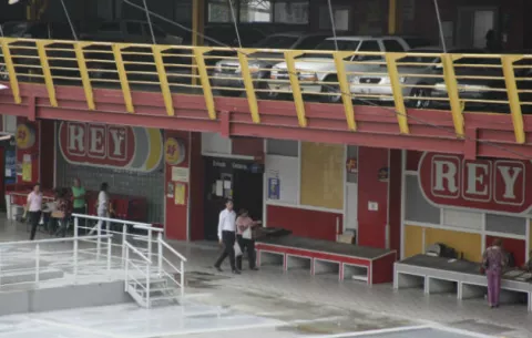 Grupo Rey vende 60 por ciento de sus acciones a empresa ecuatoriana Corporación Favorita