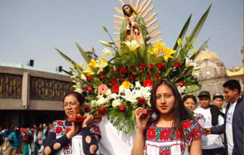 Dos millones de peregrinos llegan a capital mexicana para honrar a la Virgen de Guadalupe