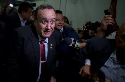 Luego de un cuarto intento el conservador Alejandro Giammattei logra la Presidencia de Guatemala