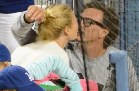 Beso con ex terminó con su matrimonio
