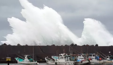 Cinco muertos después que un barco panameño se hundió en Tokio, golpeada por el tifón Hagibis