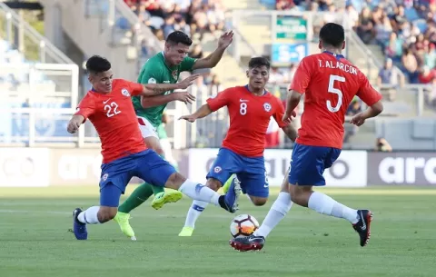 Jugador chileno se disculpa por llamar 'venezolano muerto de hambre' a  rival